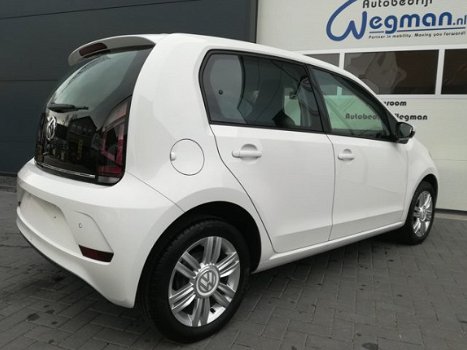 Volkswagen Up! - 1.0 BMT high up airco, parkeersensoren achter, lederen stuur - 1