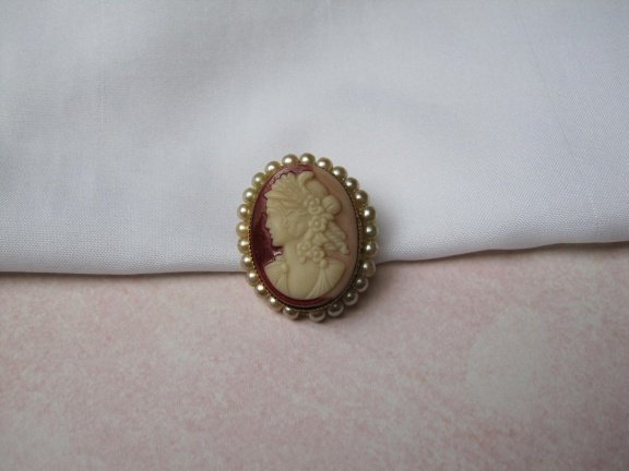 Broche glas camee met een parelkraaltjes rand 2.9x2.4 cm - Afbeelding 2