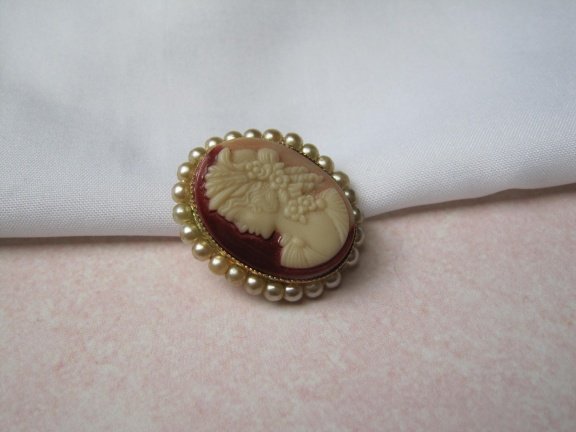 Broche glas camee met een parelkraaltjes rand 2.9x2.4 cm - Afbeelding 3