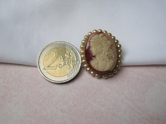 Broche glas camee met een parelkraaltjes rand 2.9x2.4 cm - Afbeelding 5