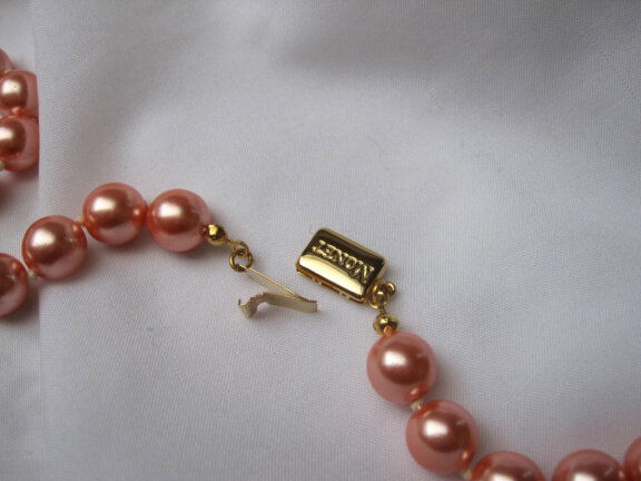 VERKOCHT Ketting Monet perzik/roze kralen met goudkleurige sluiting 76 cm - Afbeelding 2