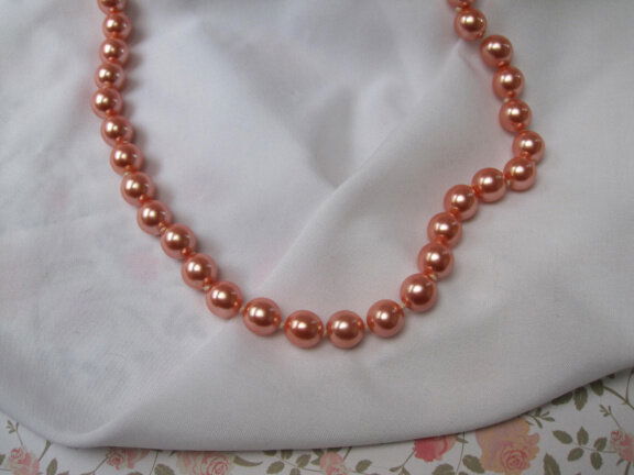 VERKOCHT Ketting Monet perzik/roze kralen met goudkleurige sluiting 76 cm - Afbeelding 6