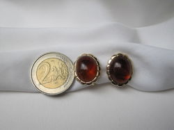 Oorbellen Avon goudkleurig met amber/barnsteenkleur cabochon 1.8x1.5 cm