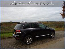 Volkswagen Touareg - 3.0 TDI Highline facelift NL-auto