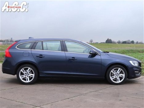 Volvo V60 - 2.4 D6 AWD Plug-In Hybrid Xenon Leer Schuifdak - 1