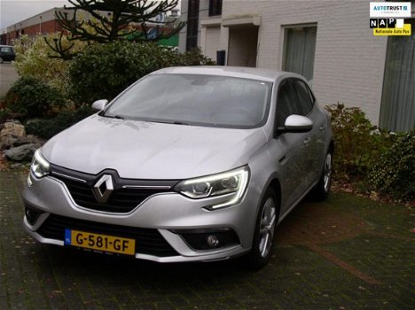 Renault Mégane - 1.5 dCi Eco2 Zen Bij 54.334 km groot onderhoud gehad met nieuwe banden voor 1104 eu - 1