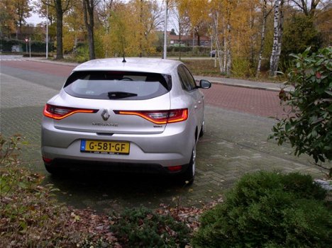 Renault Mégane - 1.5 dCi Eco2 Zen Bij 54.334 km groot onderhoud gehad met nieuwe banden voor 1104 eu - 1