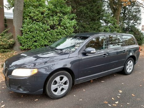 Volvo V70 - 2.4D Automaat Limited Edition Leder/ Navigatie / Trekhaak - 1