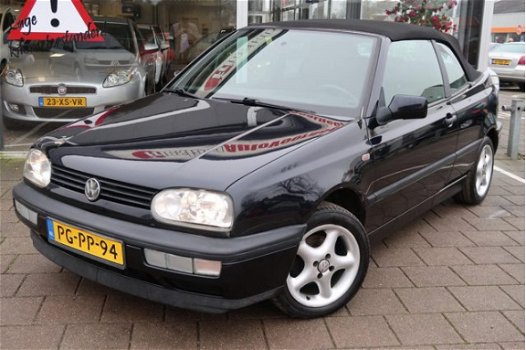 Volkswagen Golf Cabriolet - 1.8 / Netjes / Trekhaak / 1996 - 1