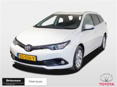 Toyota Auris Touring Sports - 1.2T Dynamic (Navigatie - Climate control - Keyless) - 1