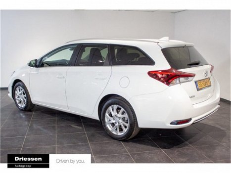 Toyota Auris Touring Sports - 1.2T Dynamic (Navigatie - Climate control - Keyless) - 1