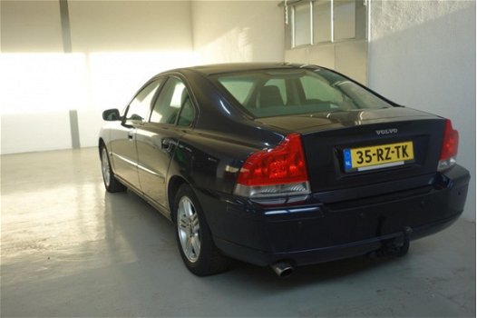 Volvo S60 - 2.4 D5 Kinetic Chr. Nette goed onderhouden auto - 1