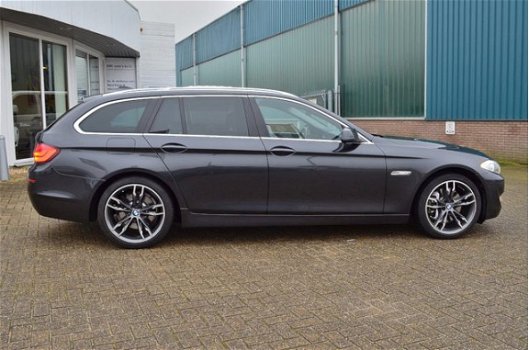 BMW 5-serie Touring - 3.0D High Exe 299pk *NaviPro, Leder, Xenon, Clima - 1