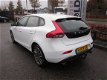 Volvo V40 - 2.0 D4 Base Business 190 pk Navigatie+Trekhaak - 1 - Thumbnail