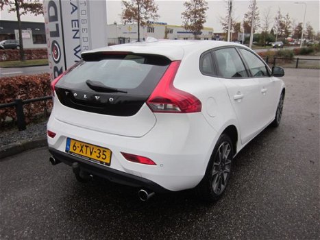 Volvo V40 - 2.0 D4 Base Business 190 pk Navigatie+Trekhaak - 1