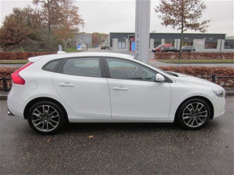 Volvo V40 - 2.0 D4 Base Business 190 pk Navigatie+Trekhaak - 1