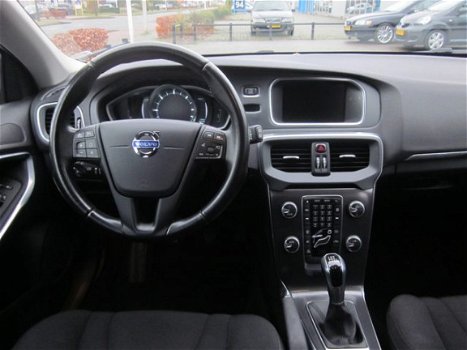 Volvo V40 - 2.0 D4 Base Business 190 pk Navigatie+Trekhaak - 1