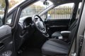 Kia Carens - 2.0 CVVT X-tra / 144 PK / Trekhaak / Parkeersensoren / Dealer onderhouden - 1 - Thumbnail