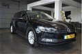 Volkswagen Passat Variant - 1.6 TDI Business Edition navigatie clima cruise camera pdc trekhaak - 1 - Thumbnail