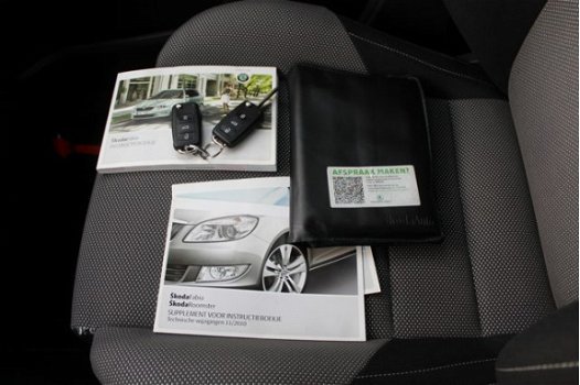 Skoda Fabia - 1.2 TSI Dynamic Automaat/Navigatie/Climate controle/Cruise controle/Parkeersensoren ac - 1