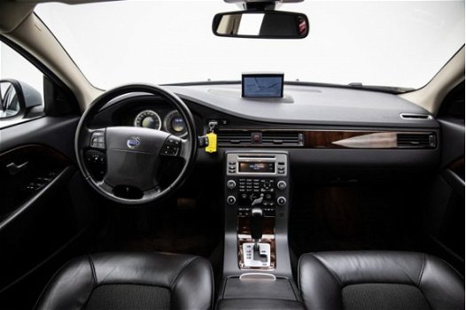 Volvo V70 - 3.0 T6 AWD Summum Aut. Navi Memory Xenon - 1