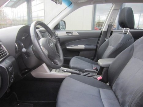 Subaru Forester - 2.0 X Comfort AUTOMAAT 150pk, Trekhaak, Shuif/kantel dak, Dealer - 1