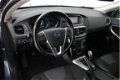 Volvo V40 - 1.6 D2 Momentum | Camera | Navigatie | Dealer Onderhouden - 1 - Thumbnail