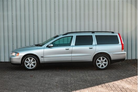 Volvo V70 - 2.5T 210 pk Momentum Youngtimer, lage bijtelling - 1