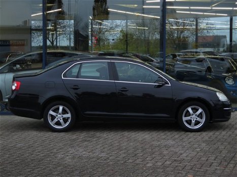 Volkswagen Jetta - 1.6 FSI 115 PK COMFORTLINE | CRUISE | CLIMATE | TREKHAAK - 1