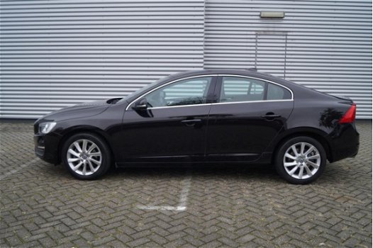 Volvo S60 - T3 Momentum incl. Trekhaak - 1