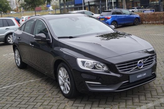 Volvo S60 - T3 Momentum incl. Trekhaak - 1