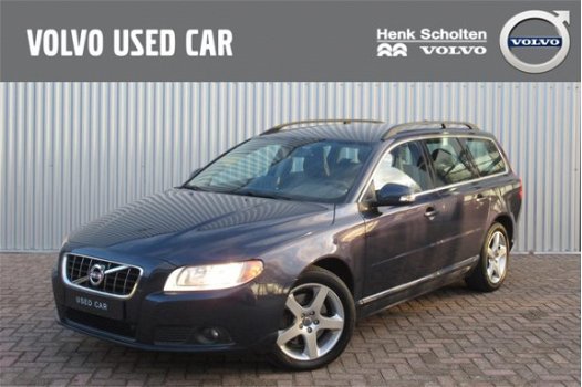 Volvo V70 - 2.5T AUT Momentum Leder Navi Verwarmbare voorstoelen Park Assist - 1