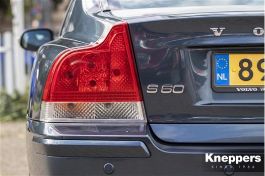 Volvo S60 - 2.4 Automaat Drivers Edition | Leer | Xenon | Parkeersensor - 1