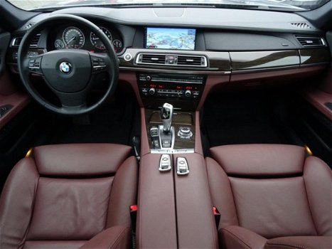 BMW 7-serie - 740i High Executive | Xenon | Soft close | Navigatie | Dealer Onderhouden | Lane assis - 1