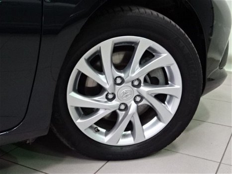 Toyota Auris - 1.8 Hybrid Dynamic | Panoramadak | Navigatie | Trekhaak - 1