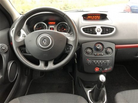 Renault Clio - 1.6-16V 112PK Rip Curl Elekt Panodak Airco - 1