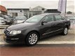 Volkswagen Passat - 2.0 FSI Comfortline Clima Dealeronderhouden - 1 - Thumbnail