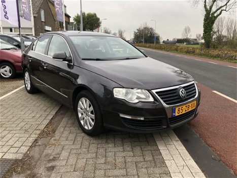 Volkswagen Passat - 2.0 FSI Comfortline Clima Dealeronderhouden - 1