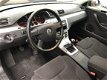Volkswagen Passat - 2.0 FSI Comfortline Clima Dealeronderhouden - 1 - Thumbnail