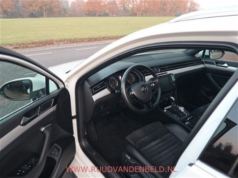 Volkswagen Passat Variant - GTE PANO/LED/ADAP.CRUISE/CAMERA/TREKHAAK - 1