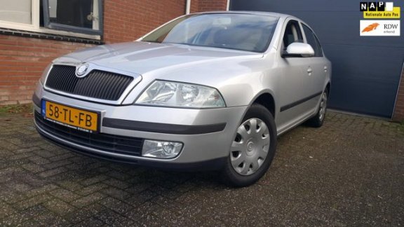 Skoda Octavia - 1.6 Ambiente - 1