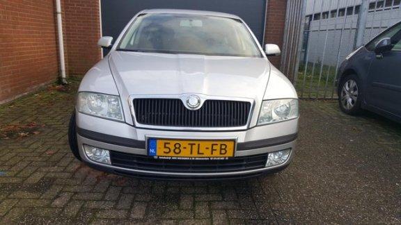 Skoda Octavia - 1.6 Ambiente - 1