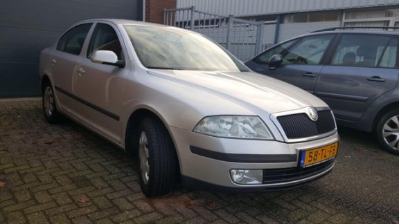 Skoda Octavia - 1.6 Ambiente - 1