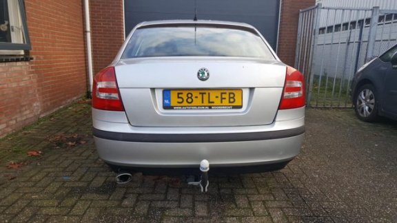 Skoda Octavia - 1.6 Ambiente - 1