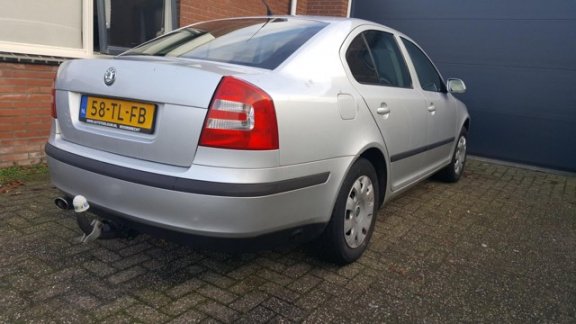 Skoda Octavia - 1.6 Ambiente - 1