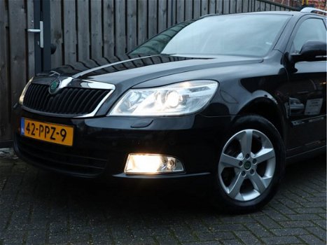 Skoda Octavia Combi - 1.2 TSI DSG7/AUTOMAAT Elegance Business Line Navi, Clima, Xenon, Parkeersensor - 1