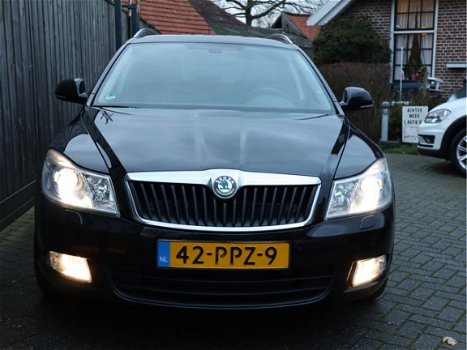 Skoda Octavia Combi - 1.2 TSI DSG7/AUTOMAAT Elegance Business Line Navi, Clima, Xenon, Parkeersensor - 1