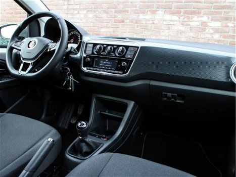Volkswagen Up! - 1.0 BMT move up 75PK Smartphone integratie 'maps', Airco, DAB+ - 1