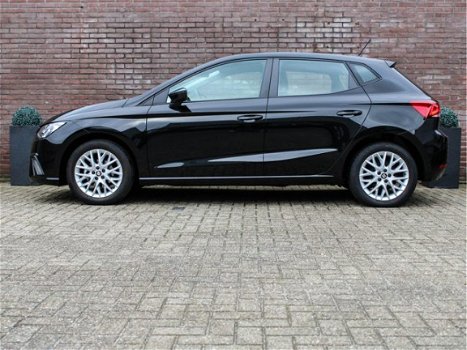 Seat Ibiza - 1.0 TSI Style 95 pk Navigatie, stoelverwarming, 16