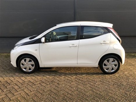 Toyota Aygo - 1.0 VVT-i x-play | Navigatie | Camera | Airco | - 1